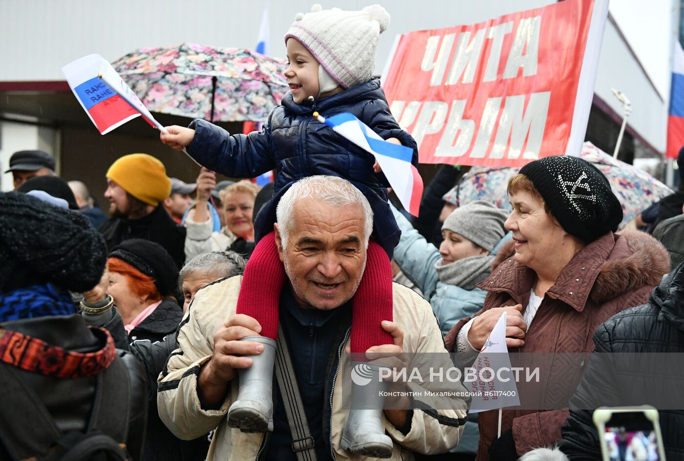 Прибытие пассажирского поезда  "Москва  Симферополь"