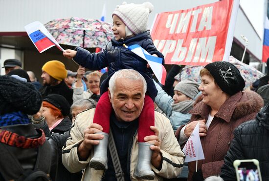 Прибытие пассажирского поезда  "Москва  Симферополь"