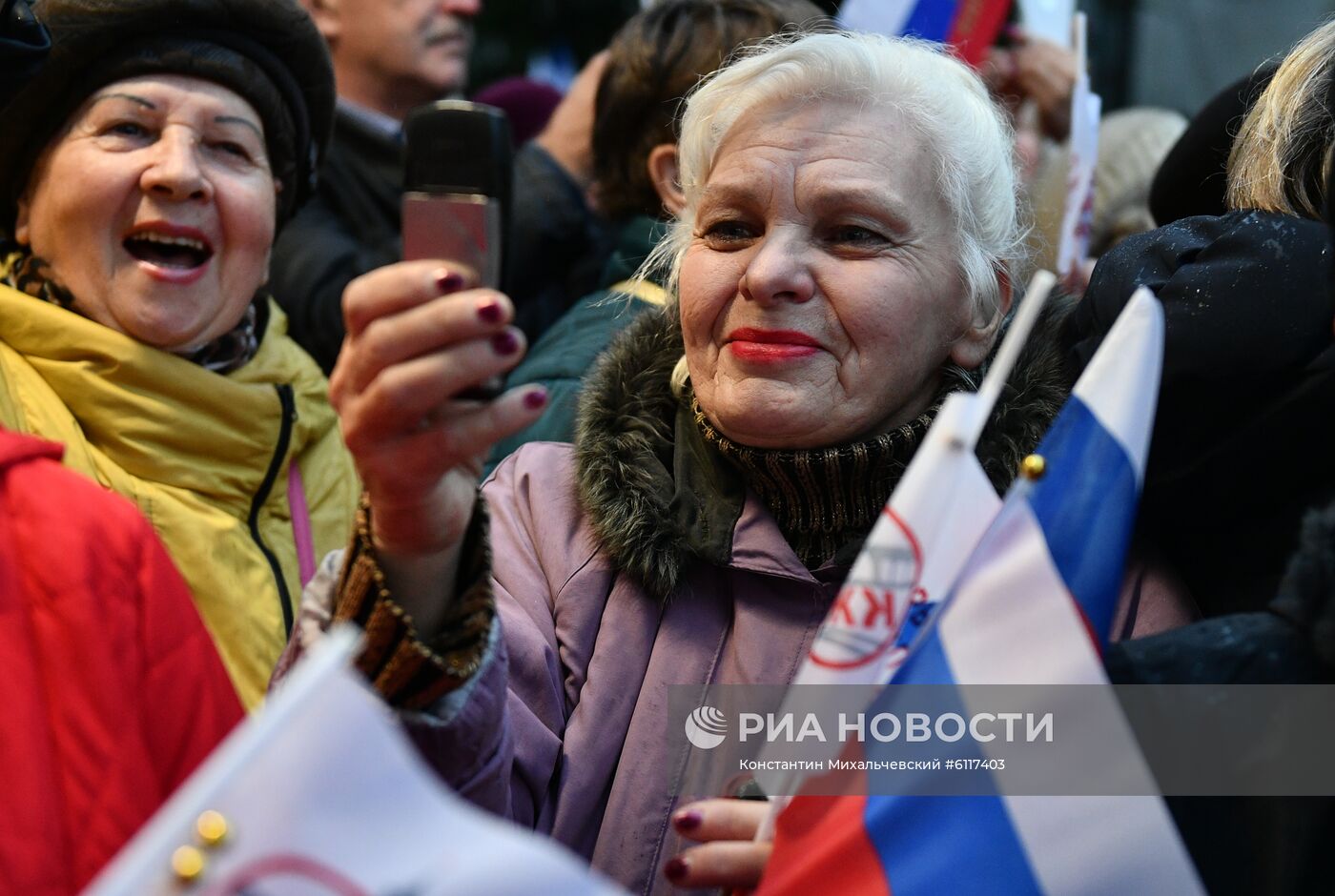 Прибытие пассажирского поезда  "Москва  Симферополь"