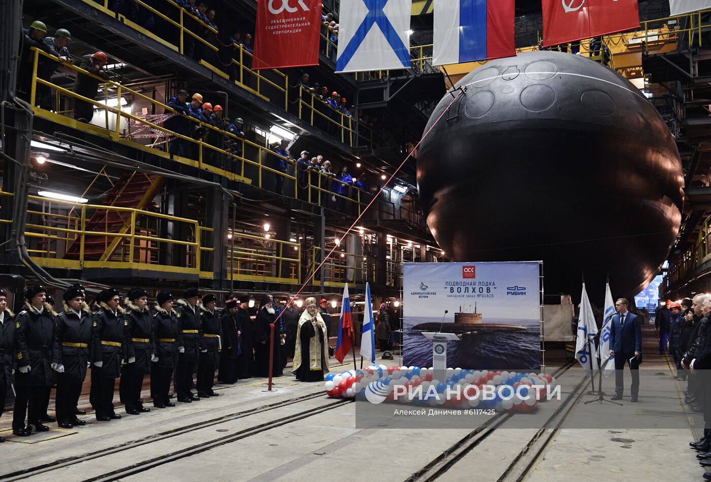 Спуск на воду дизель-электрической подводной лодки "Волхов"