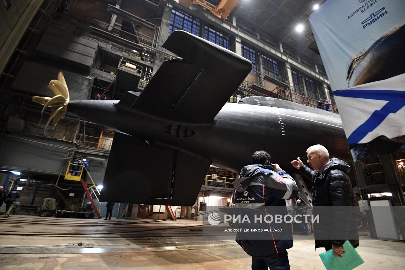 Спуск на воду дизель-электрической подводной лодки "Волхов"