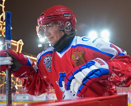Президент РФ В. Путин принял участие в предновогоднем товарищеском матче Ночной хоккейной лиги
