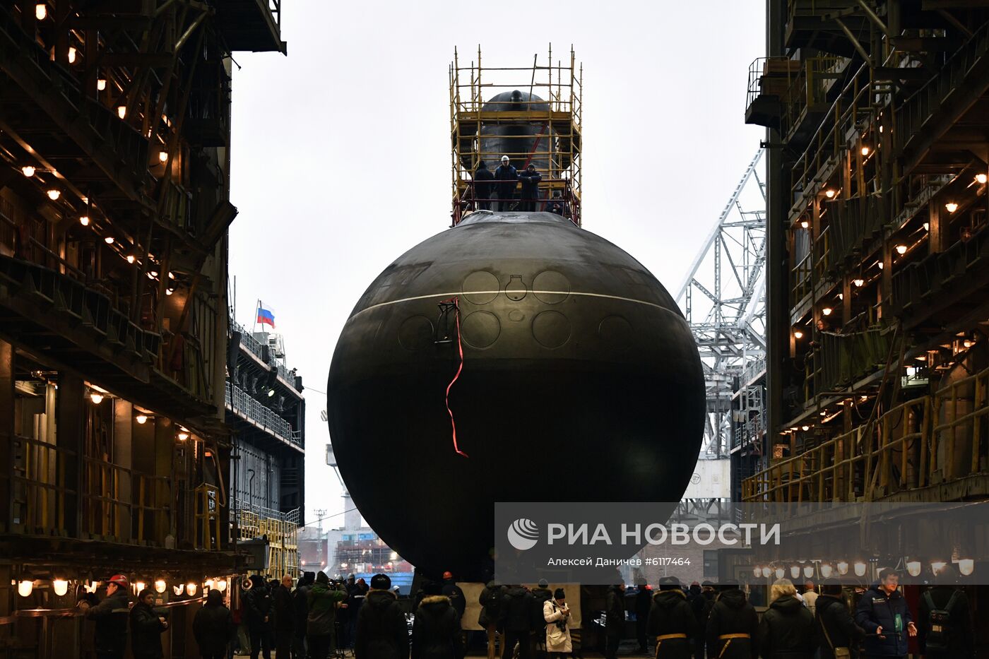 Спуск на воду дизель-электрической подводной лодки "Волхов"