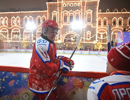 Президент РФ В. Путин принял участие в предновогоднем товарищеском матче Ночной хоккейной лиги
