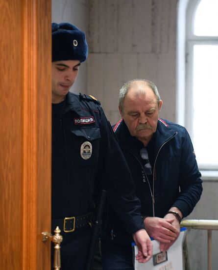 Рассмотрение вопроса о продлении ареста экс-сенатору Р. Арашукову и его отцу