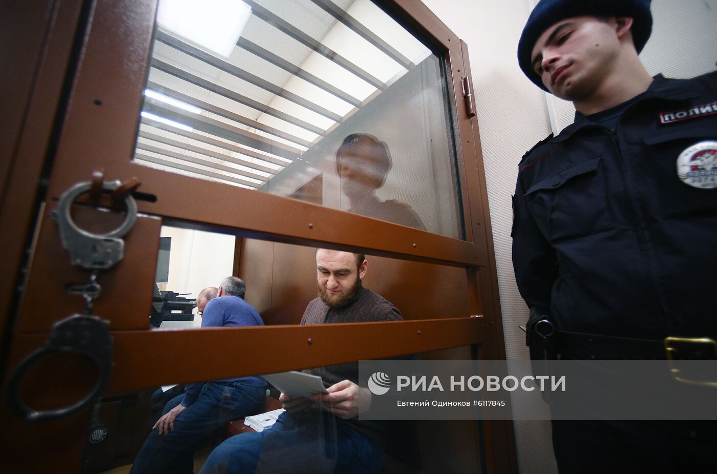 Рассмотрение вопроса о продлении ареста экс-сенатору Р. Арашукову и его отцу
