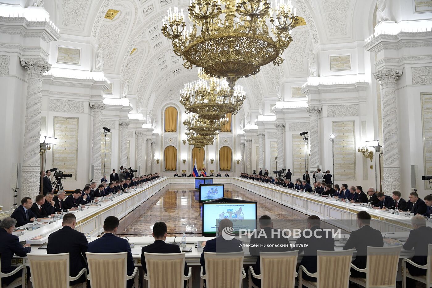 Президент РФ В. Путин провел заседание Госсовета по вопросам аграрной политики