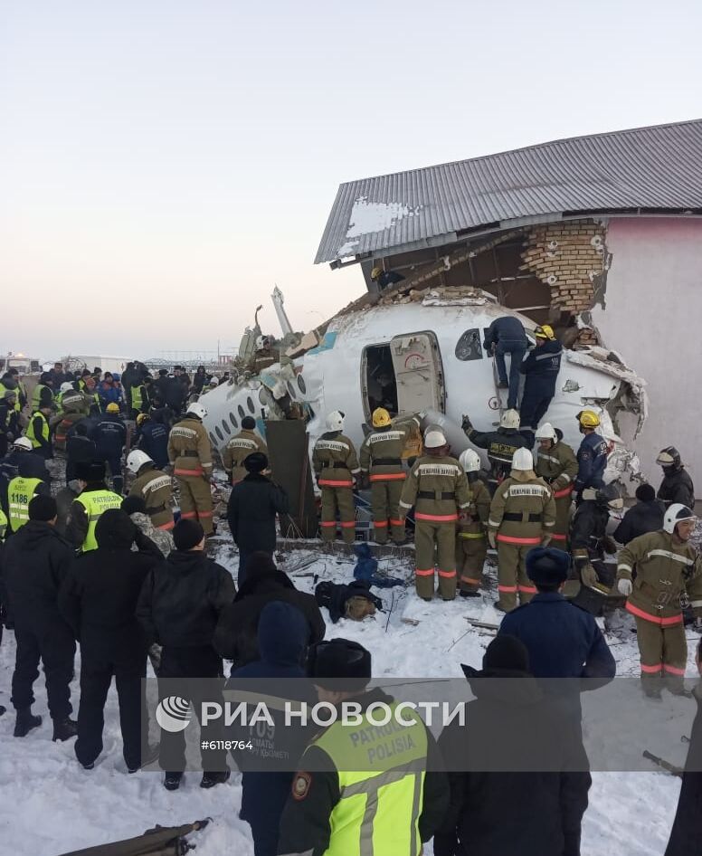 Крушение пассажирского самолета в Казахстане