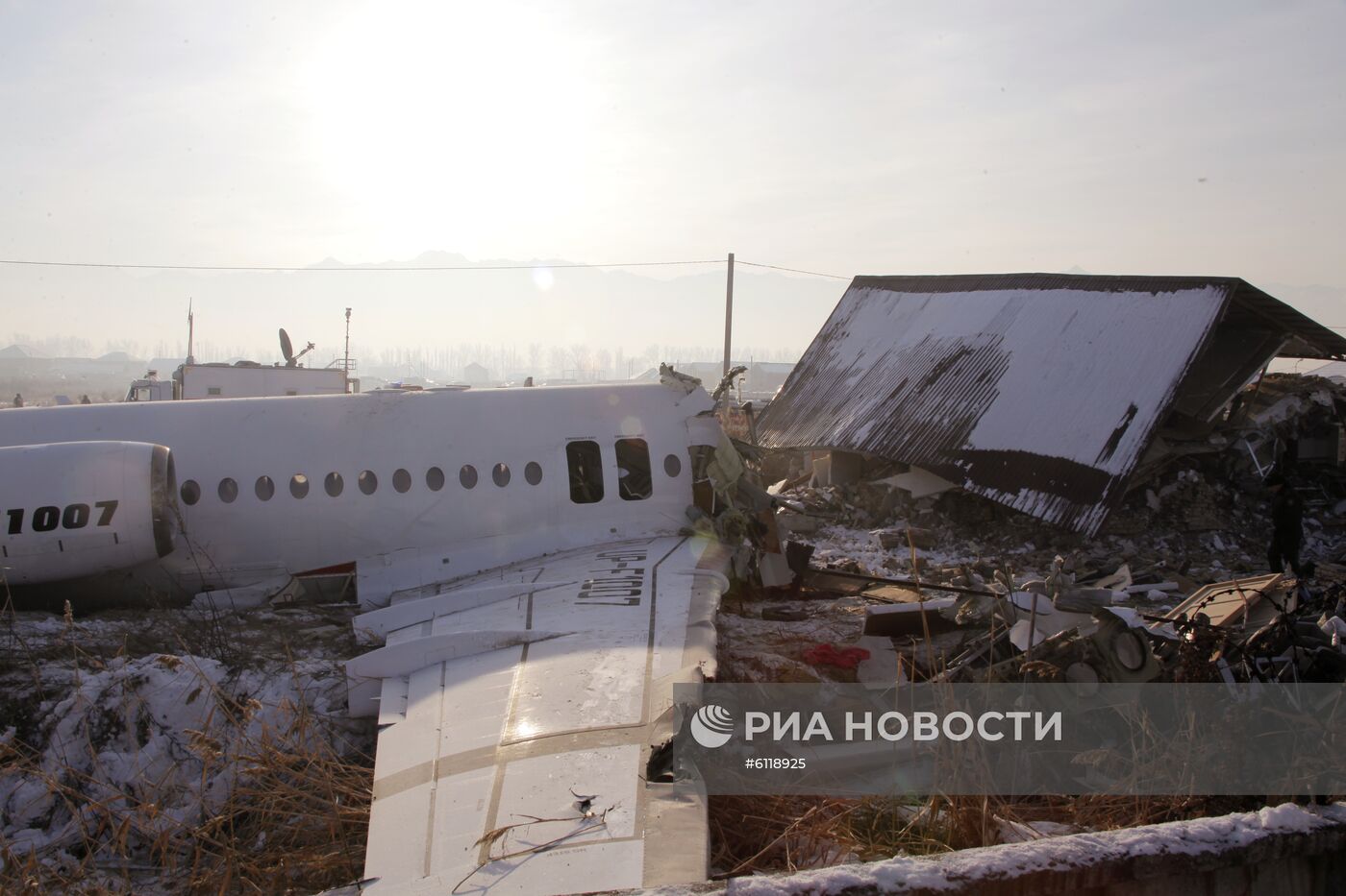 Крушение пассажирского самолета в Казахстане