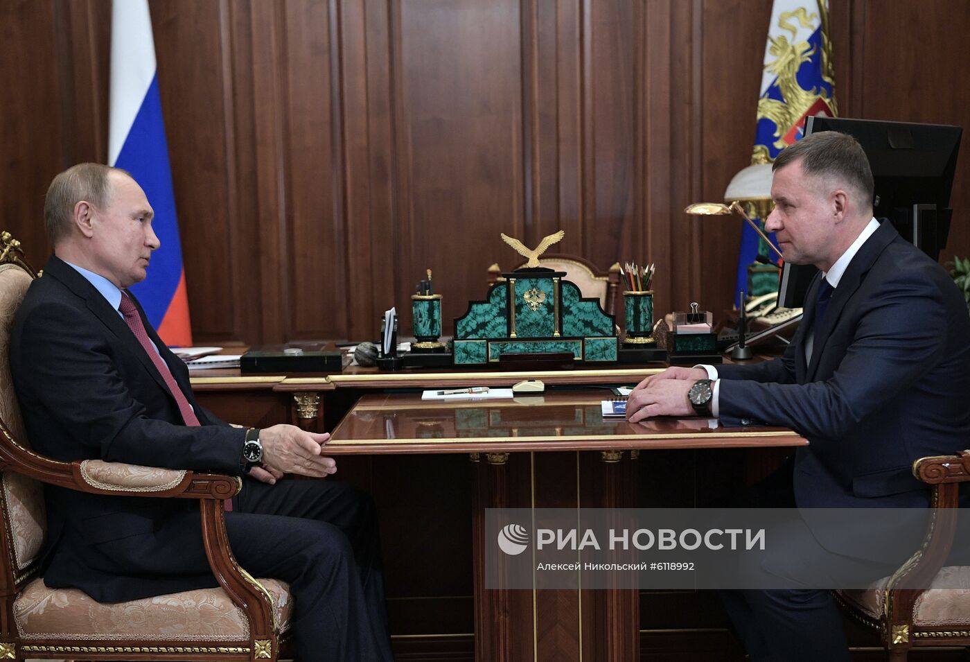 Президент РФ В. Путин встретился с главой МЧС Е. Зиничевым