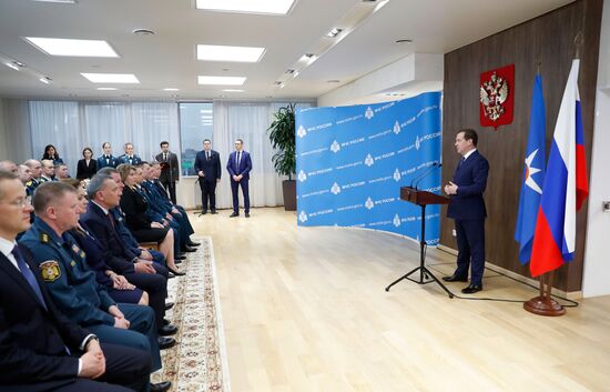 Премьер-министр РФ Д. Медведев посетил Национальный центр управления в кризисных ситуациях МЧС России 