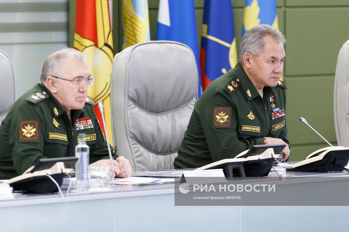 Министр обороны РФ С. Шойгу провел селекторное совещание