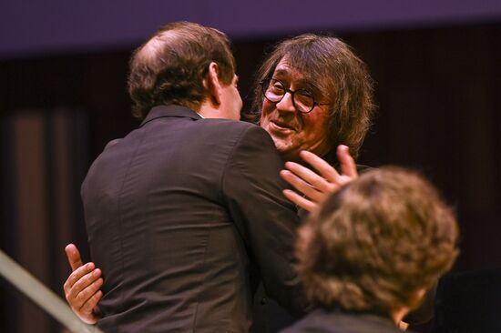 Концерт "Камю, Шуберт, Малер, Сен-Санс" в Москве