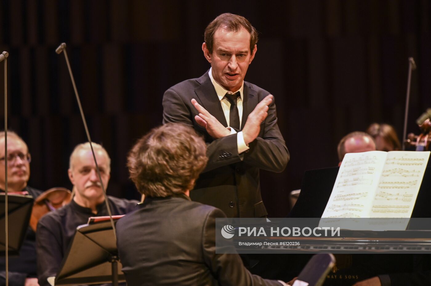 Концерт "Камю, Шуберт, Малер, Сен-Санс" в Москве