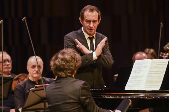 Концерт "Камю, Шуберт, Малер, Сен-Санс" в Москве