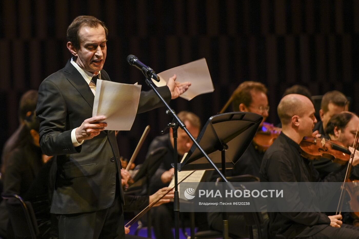 Концерт "Камю, Шуберт, Малер, Сен-Санс" в Москве