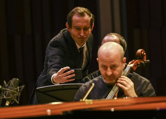 Концерт "Камю, Шуберт, Малер, Сен-Санс" в Москве