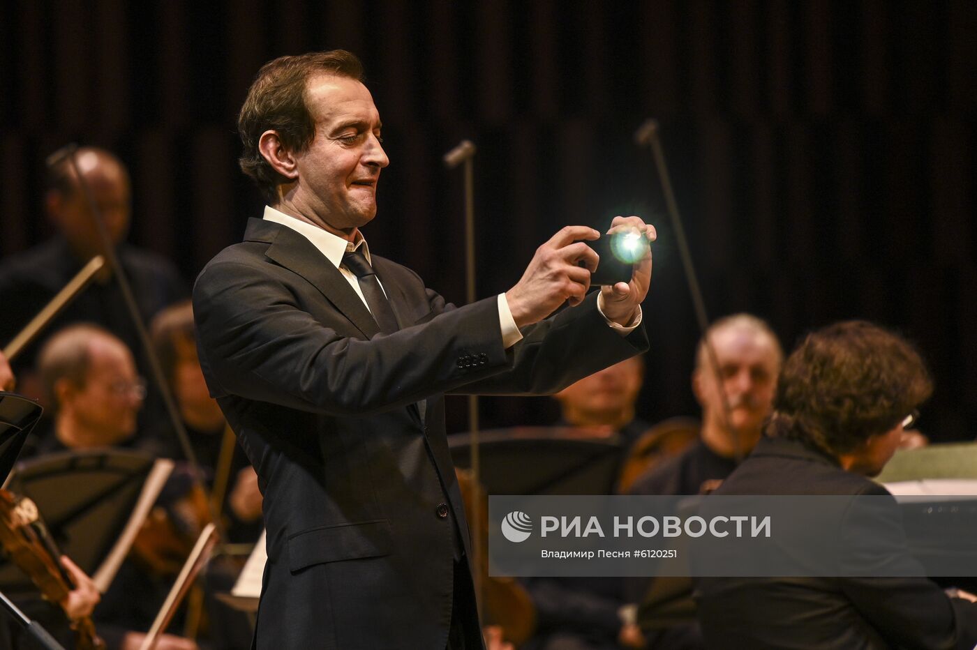 Концерт "Камю, Шуберт, Малер, Сен-Санс" в Москве