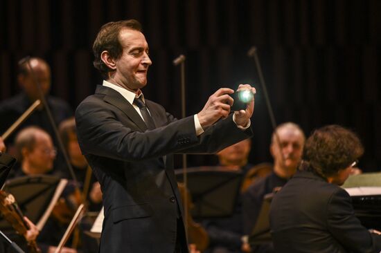 Концерт "Камю, Шуберт, Малер, Сен-Санс" в Москве