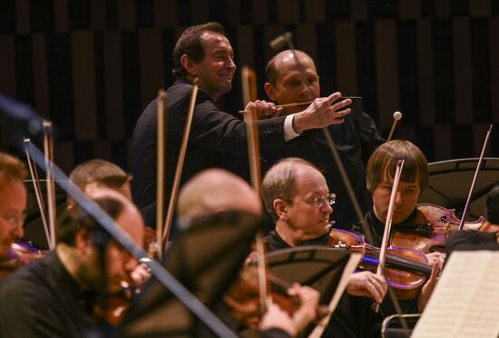 Концерт "Камю, Шуберт, Малер, Сен-Санс" в Москве