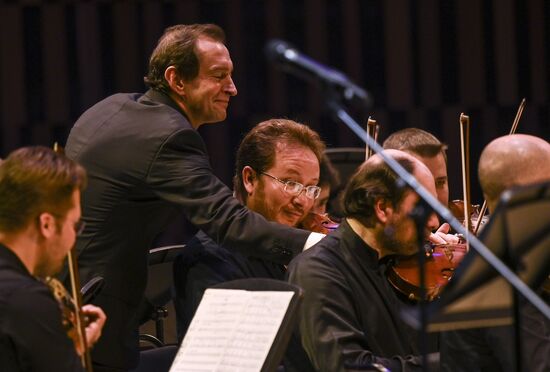 Концерт "Камю, Шуберт, Малер, Сен-Санс" в Москве