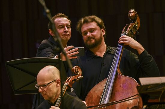 Концерт "Камю, Шуберт, Малер, Сен-Санс" в Москве