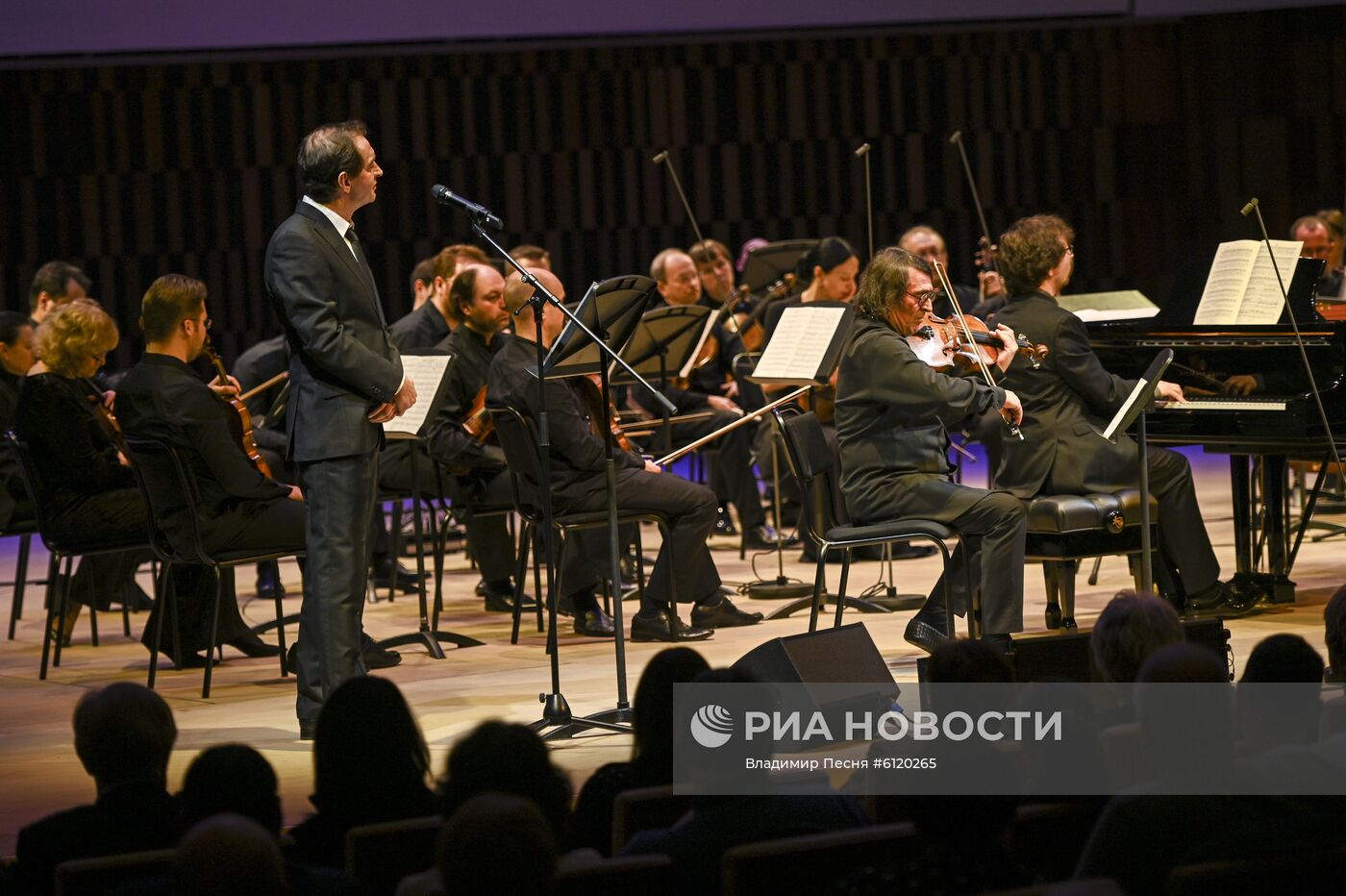 Концерт "Камю, Шуберт, Малер, Сен-Санс" в Москве