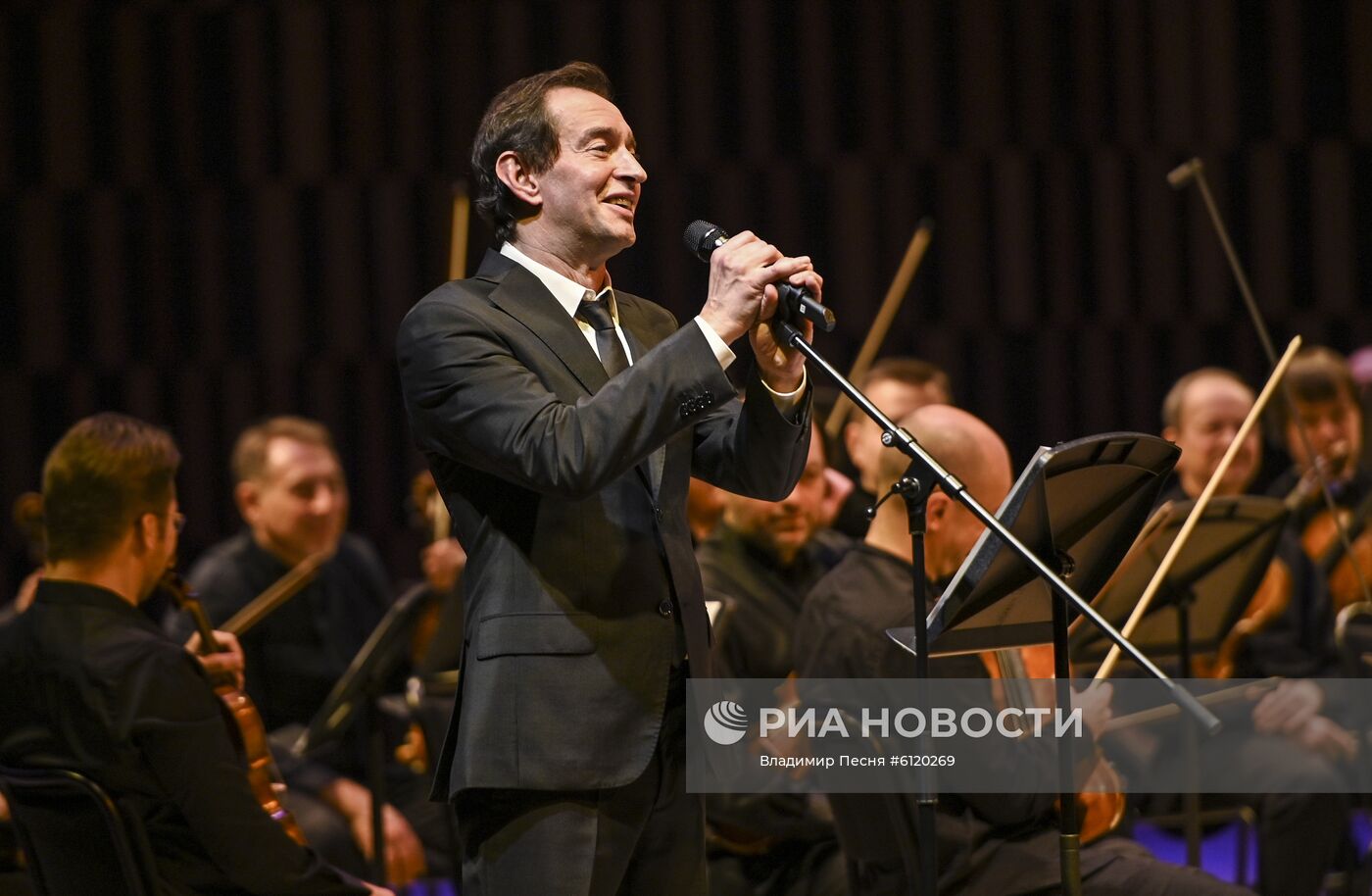 Концерт "Камю, Шуберт, Малер, Сен-Санс" в Москве