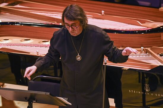 Концерт "Камю, Шуберт, Малер, Сен-Санс" в Москве