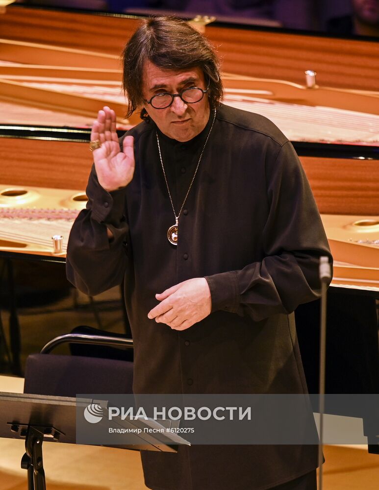 Концерт "Камю, Шуберт, Малер, Сен-Санс" в Москве