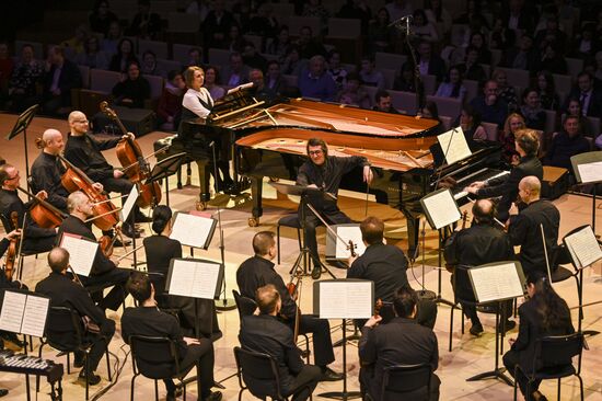 Концерт "Камю, Шуберт, Малер, Сен-Санс" в Москве