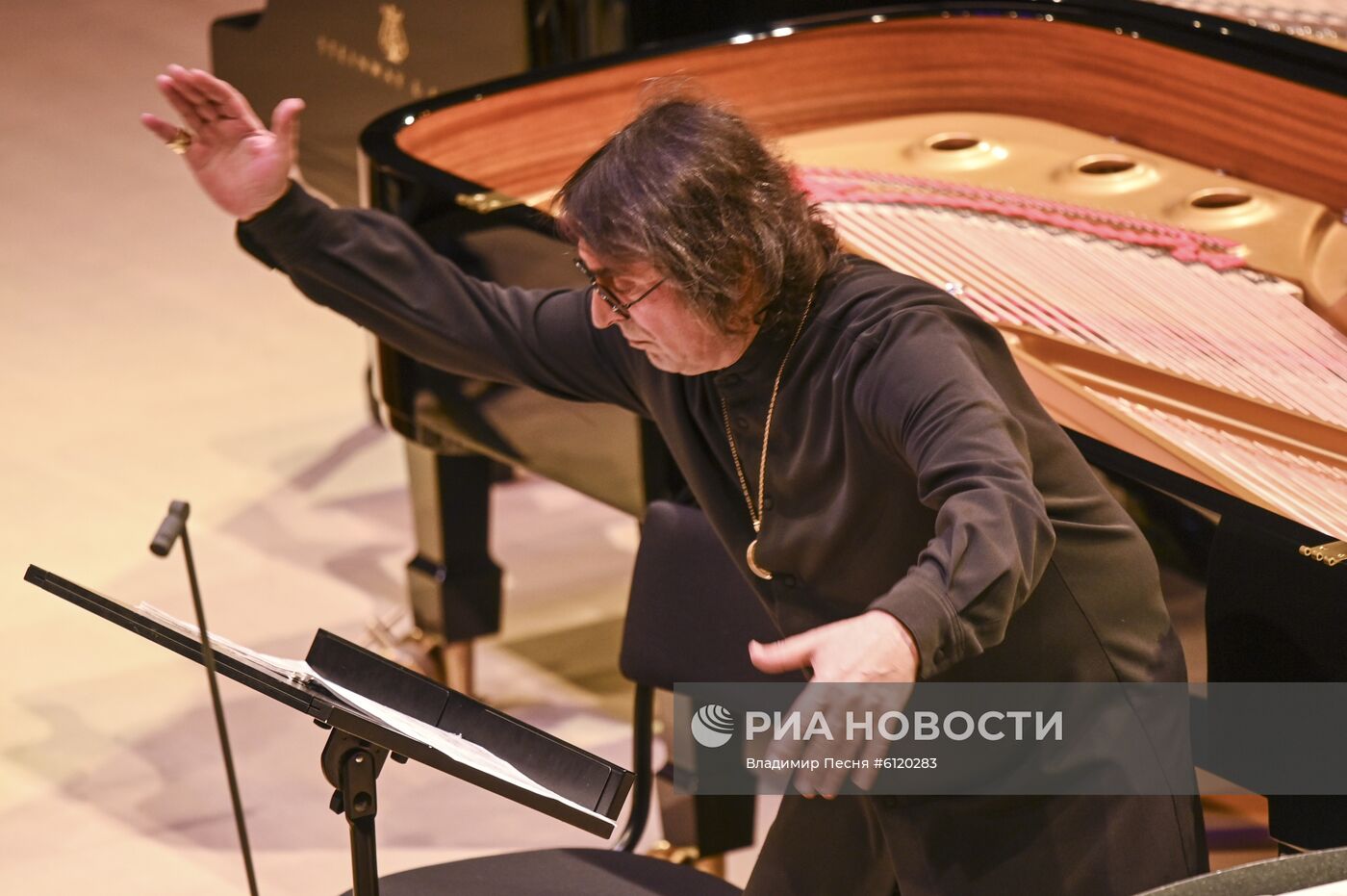 Концерт "Камю, Шуберт, Малер, Сен-Санс" в Москве