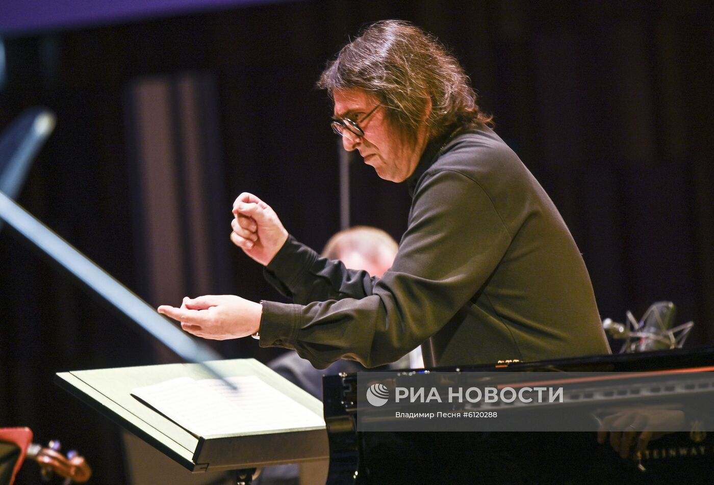 Концерт "Камю, Шуберт, Малер, Сен-Санс" в Москве