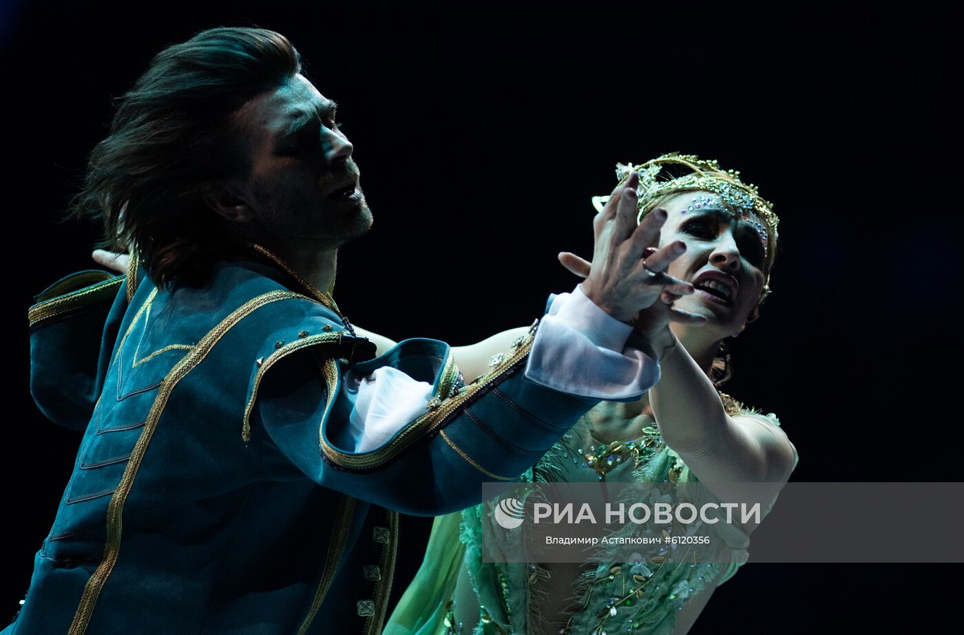 Премьера ледового шоу "Спящая красавица: легенда двух королевств"