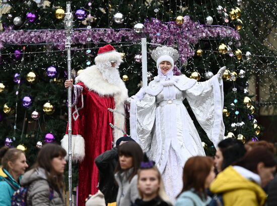 Парад участников фестиваля "Народный Дед Мороз" 
