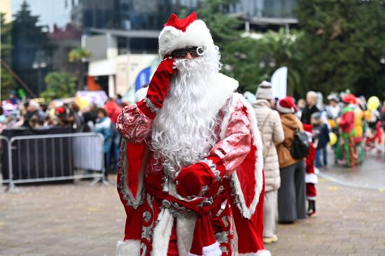 Парад участников фестиваля "Народный Дед Мороз" 