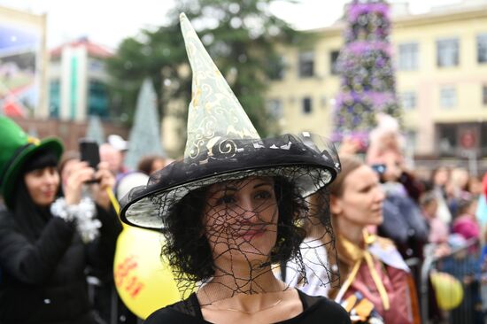 Парад участников фестиваля "Народный Дед Мороз" 