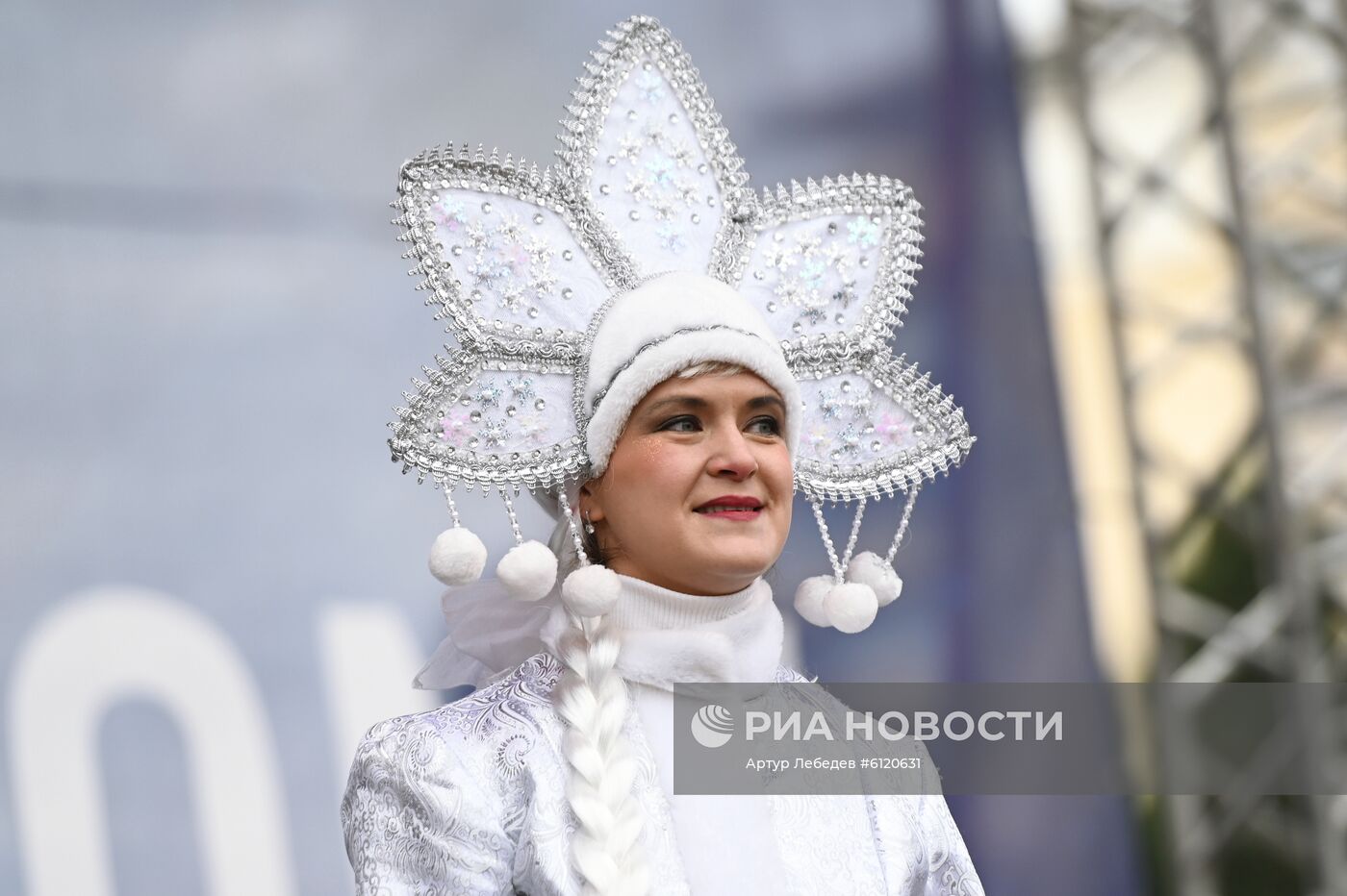 Парад участников фестиваля "Народный Дед Мороз" 