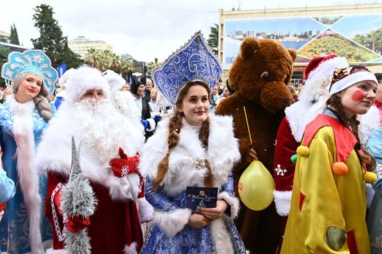 Парад участников фестиваля "Народный Дед Мороз" 