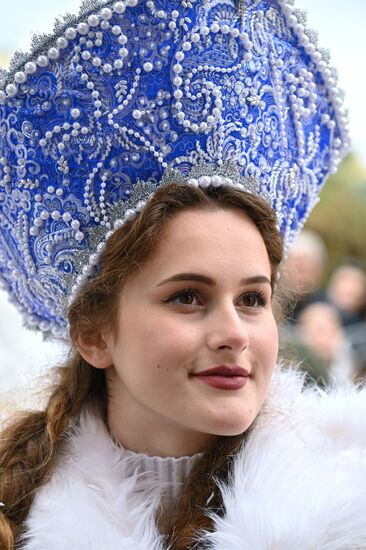 Парад участников фестиваля "Народный Дед Мороз" 