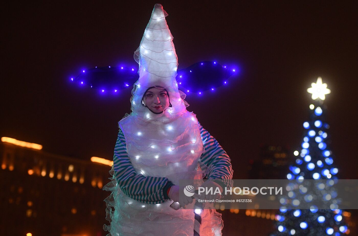 Фестиваль скульптур "Ледовая Москва. В кругу семьи"
