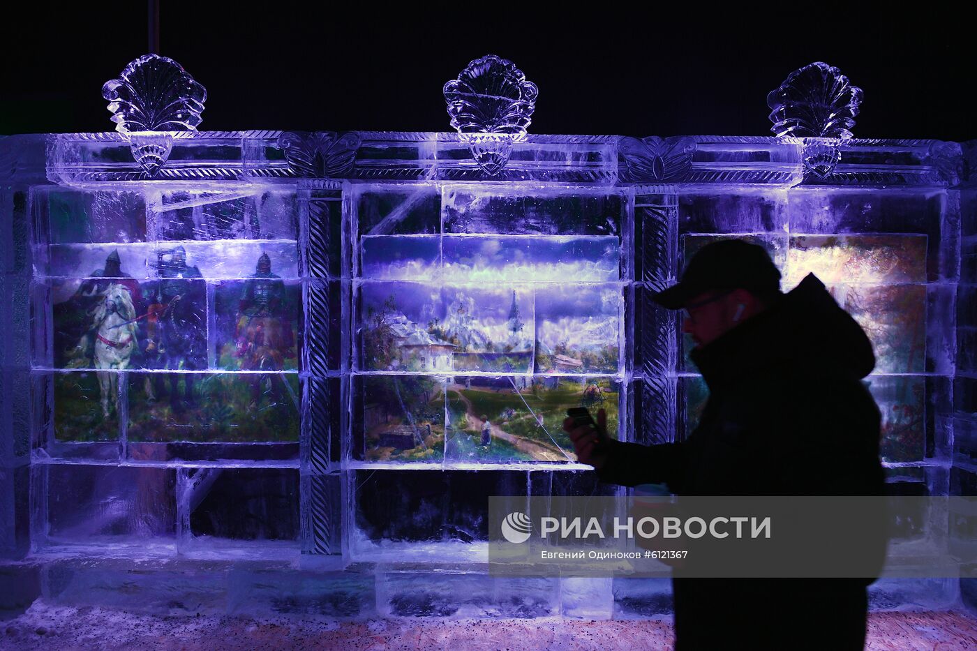 Фестиваль скульптур "Ледовая Москва. В кругу семьи"