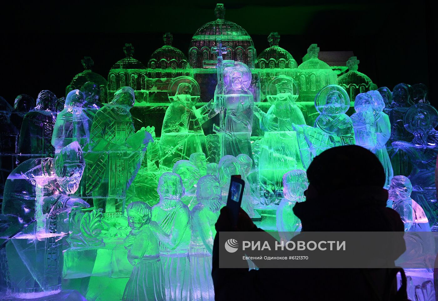 Фестиваль скульптур "Ледовая Москва. В кругу семьи"