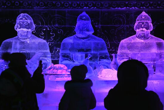Фестиваль скульптур "Ледовая Москва. В кругу семьи"