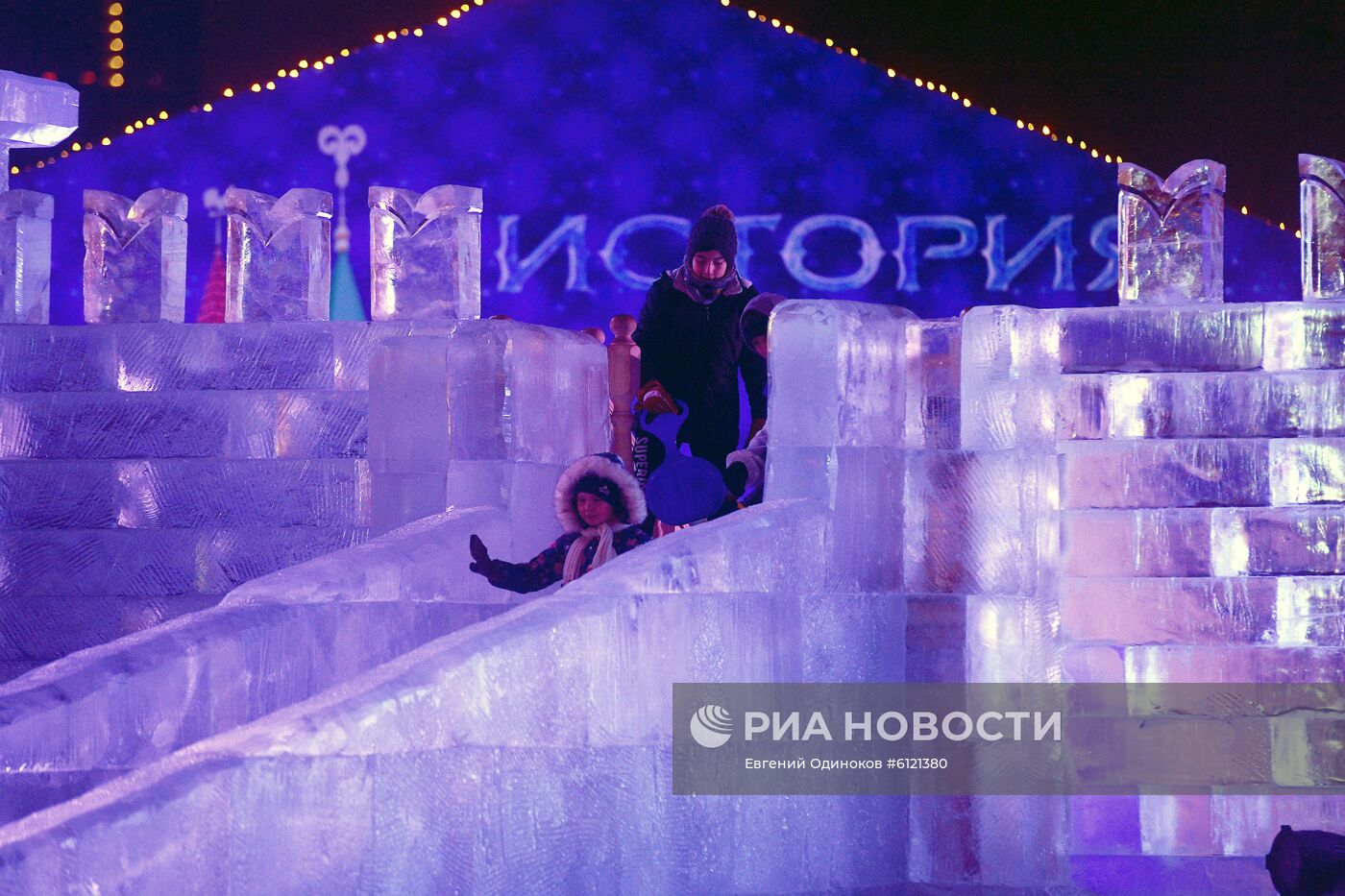 Фестиваль скульптур "Ледовая Москва. В кругу семьи"