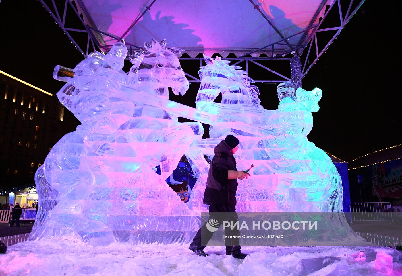Фестиваль скульптур "Ледовая Москва. В кругу семьи"