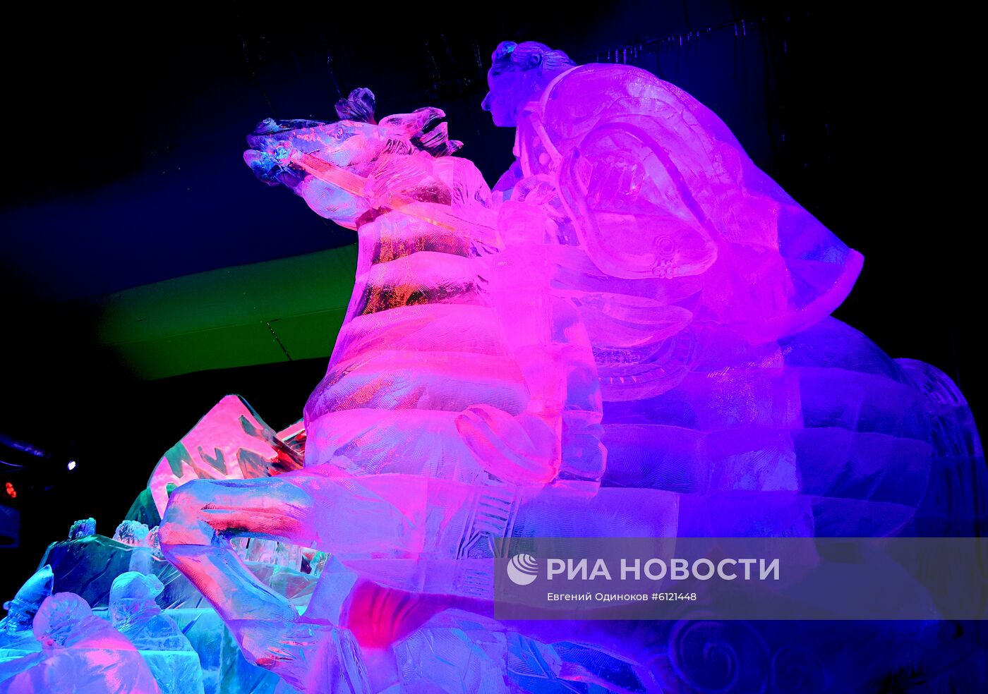 Фестиваль скульптур "Ледовая Москва. В кругу семьи"