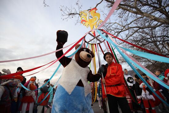 Новогодний костюмированный карнавал в Геленджике