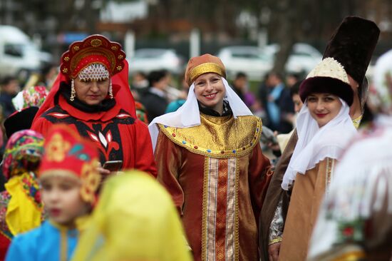 Новогодний костюмированный карнавал в Геленджике