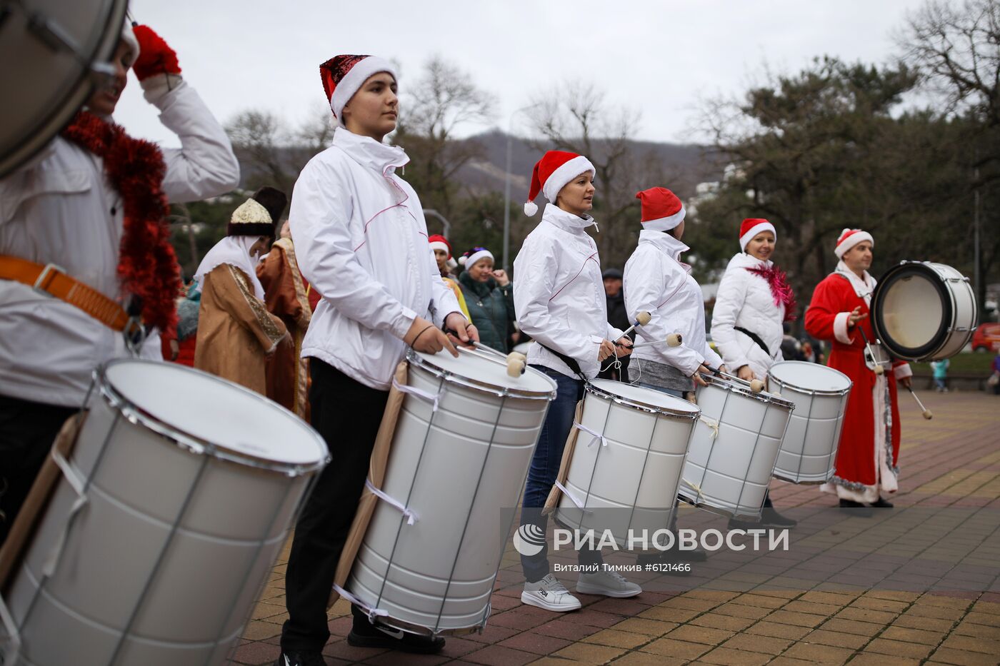 Новогодний костюмированный карнавал в Геленджике
